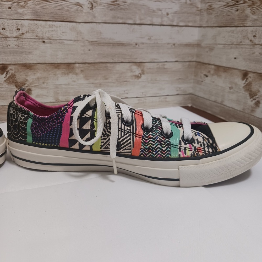 Converse All Star women's tennis shoes Sz 8 colorful Geometric Pattern - Picture 5 of 12